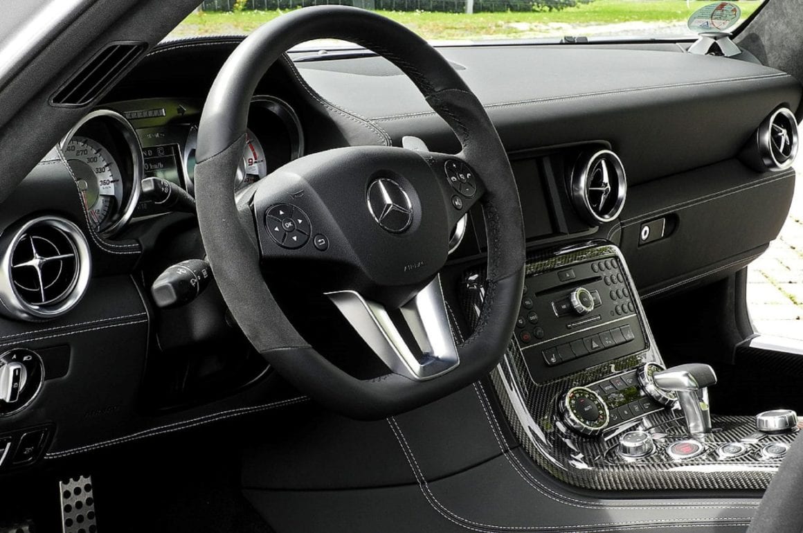 17-mercedes-sls-coupe-amg-interieur-2010