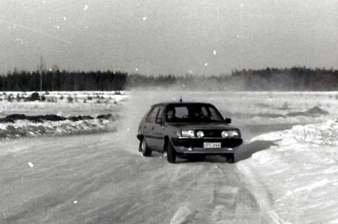 25-volvo-343-test-glisse-finlande
