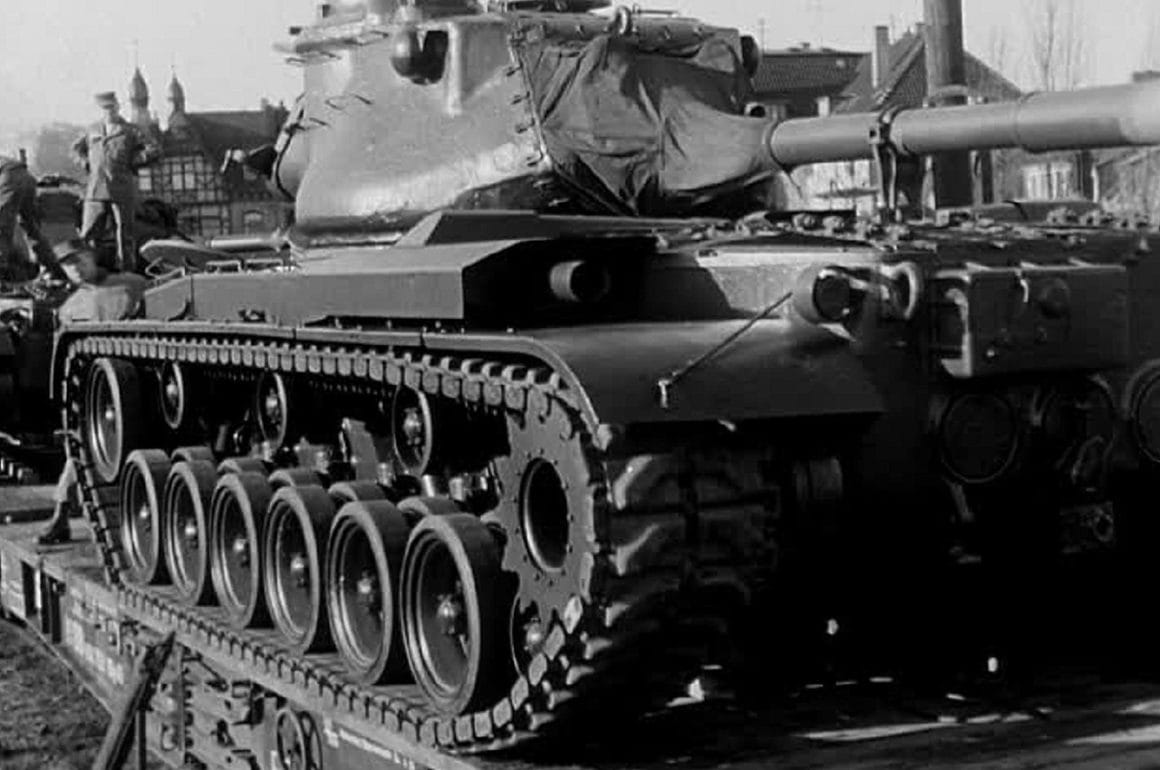 21-patton-m47-sur-train