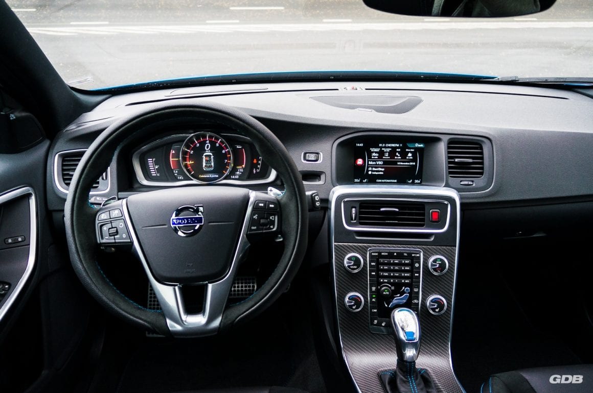 11-volvo-v60-polestar-tableau-bord-2017