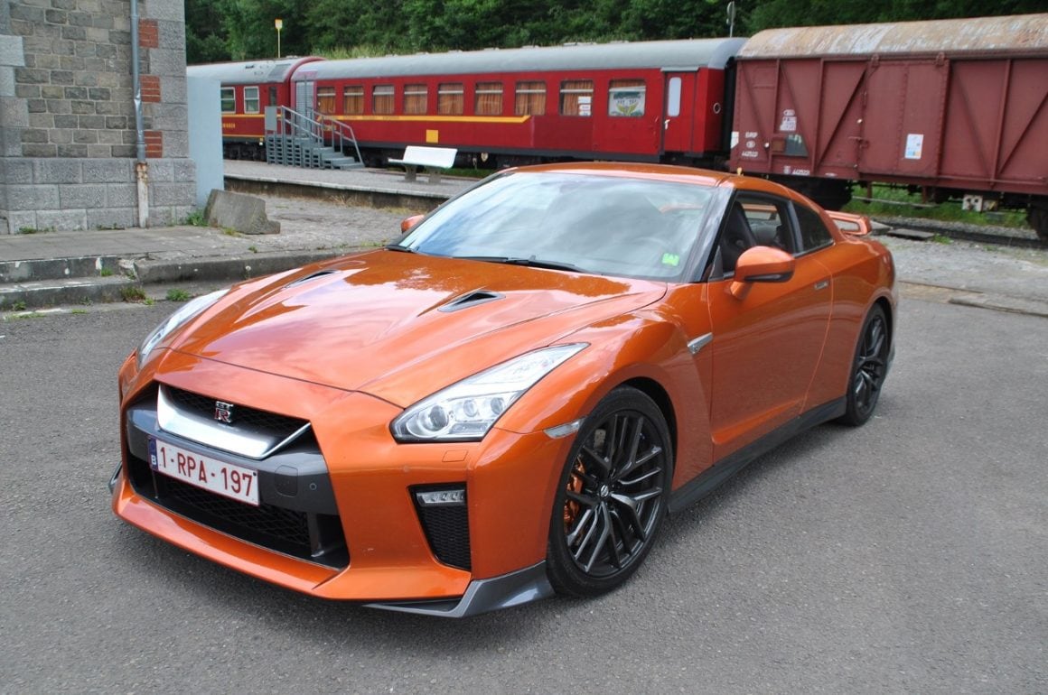 10-nissan-gtr-front
