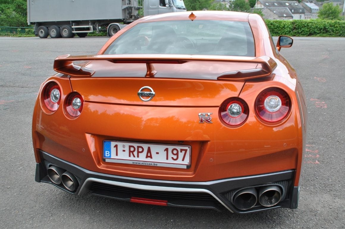 11-nissan-gtr-rear