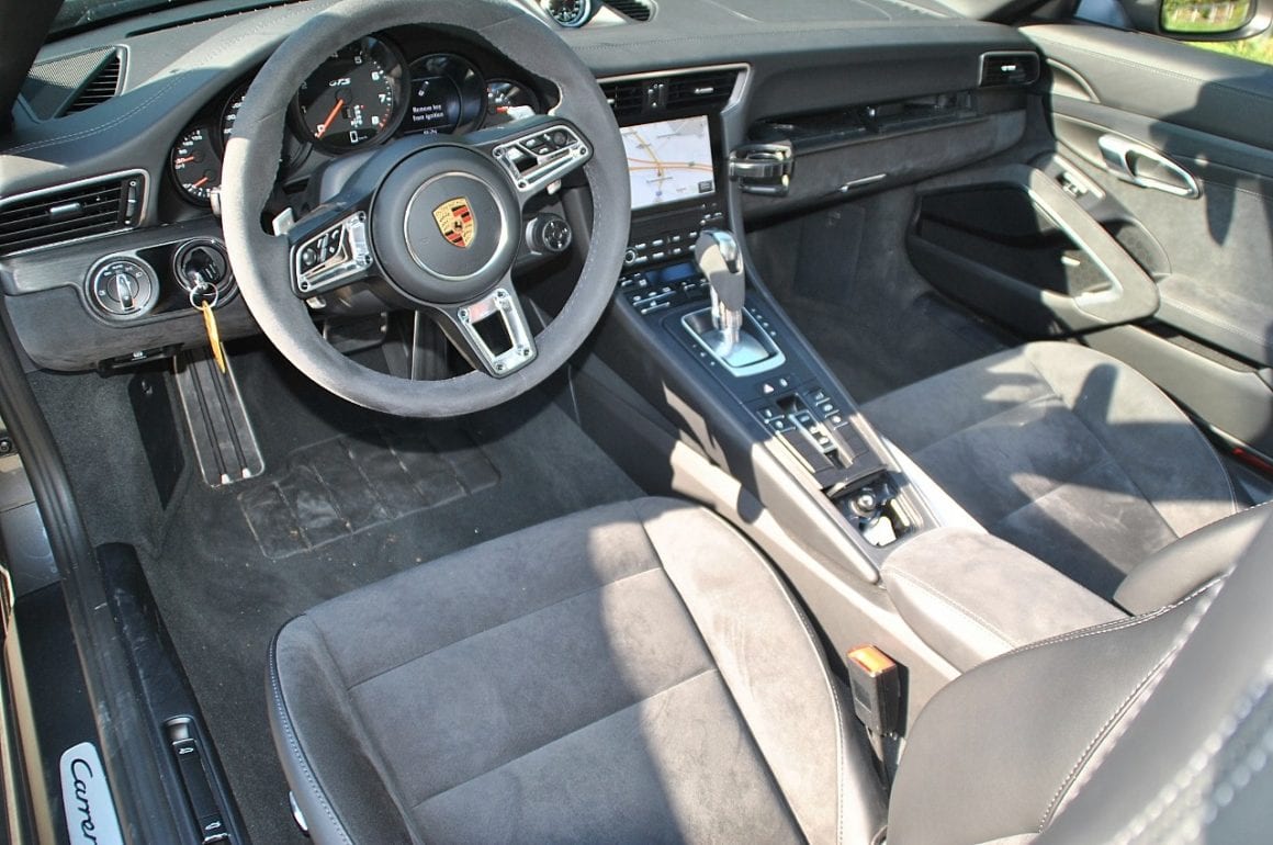 15-carrera-4-gts-cabrio-int